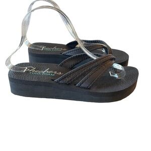 Skechers Yoga Foam Low gray Sandal California Comfort size 9